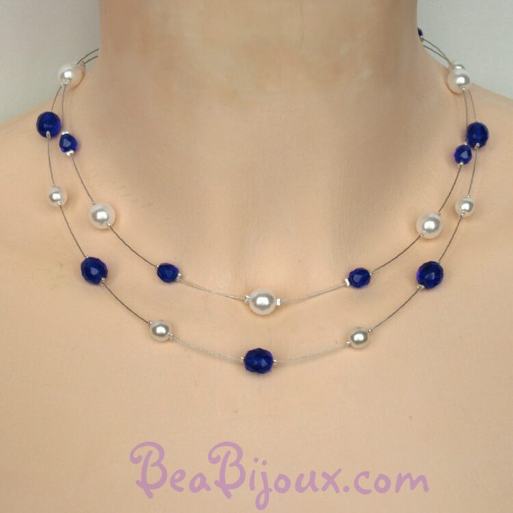 Collier de mariage double rang CO1168A avec perles blanches nacrées et perles en verre à facettes bleu cobalt.