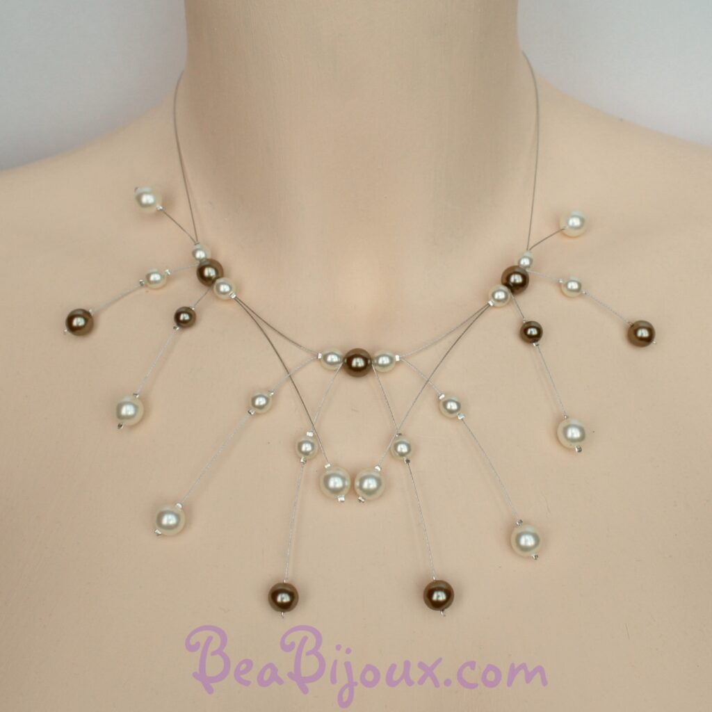 Collier de mariée artisanal CO1162A sur fils câblés avec perles en verre nacré ivoire et brun.