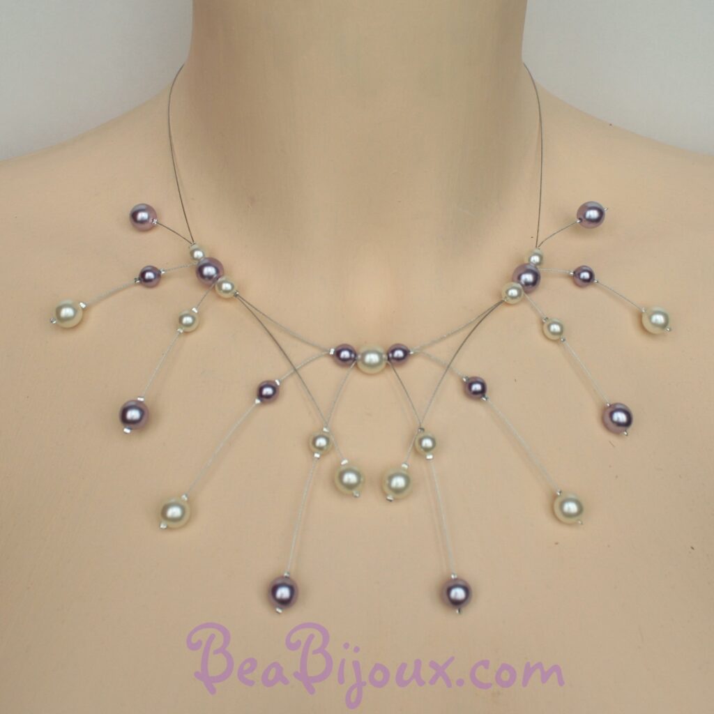 Collier artisanal CO1162A en cascade avec fils câblés argentés et perles en verre nacré ivoire et parme.