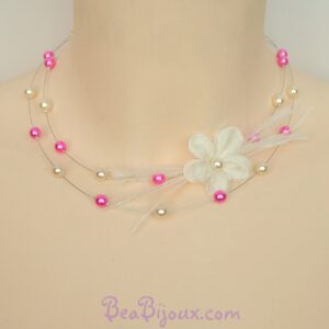 Collier de mariage personnalisé ivoire et rose fuchsia CO1217A perles nacrées fleur et plumes.
