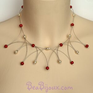 Collier de mariage symétrique en corolle CO1182Z avec perles nacrées ivoire et rouges.