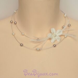 Collier de mariage ivoire et taupe CO1217A perles nacrées plumes et fleur en soie.