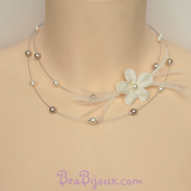 Collier de mariage ivoire et taupe CO1217A perles nacrées plumes et fleur en soie.