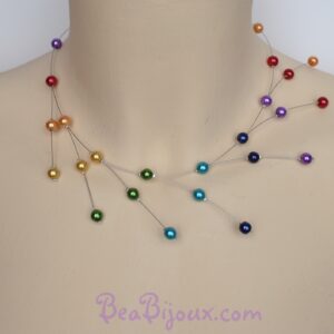 Collier de mariage asymétrique arc-en-ciel CO1249A perles nacrées multicolores.