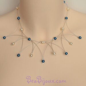 Collier de mariage en corolle CO1182Z avec perles nacrées ivoire et bleu marine sur fils argentés.
