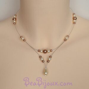 Collier de mariage fin CO1201A avec perles nacrées ivoire et cappuccino et pendentif goutte.