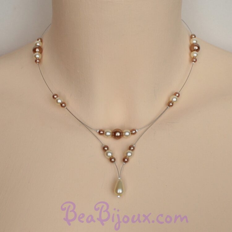 Collier de mariage fin CO1201A avec perles nacrées ivoire et cappuccino et pendentif goutte.