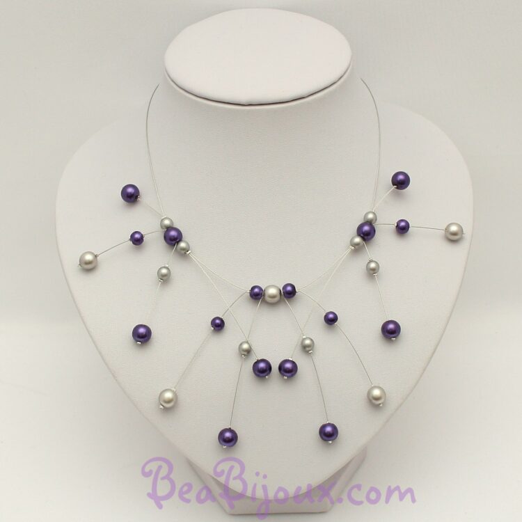 Collier de mariée CO1162A en cascade avec fils câblés et perles en verre nacré violettes et grises.