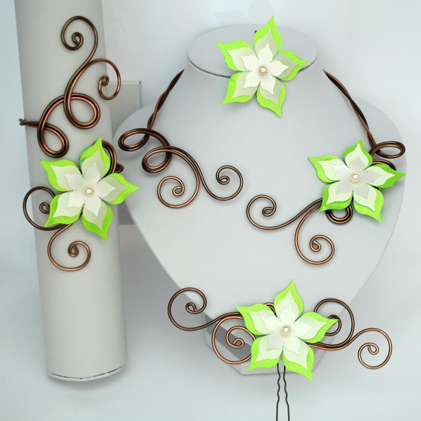 Collier mariage fleur ivoire, chocolat, vert anis