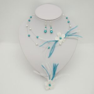 Parure de mariage personnalisée blanc et bleu turquoise avec collier double rang, plumes et fleur en soie.