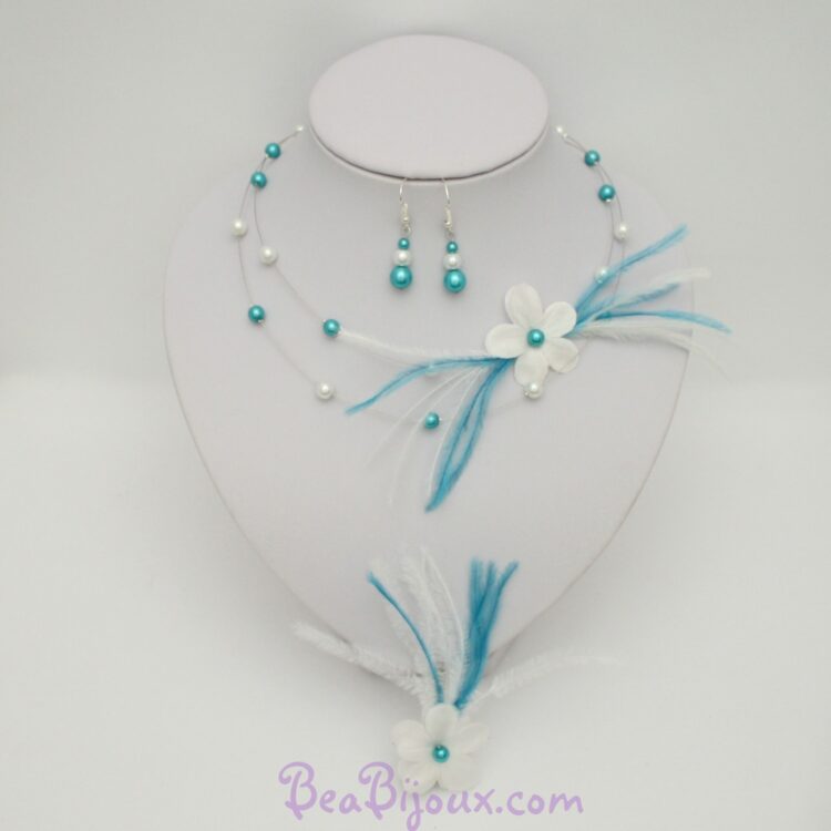 Parure de mariage personnalisée blanc et bleu turquoise avec collier double rang, plumes et fleur en soie.