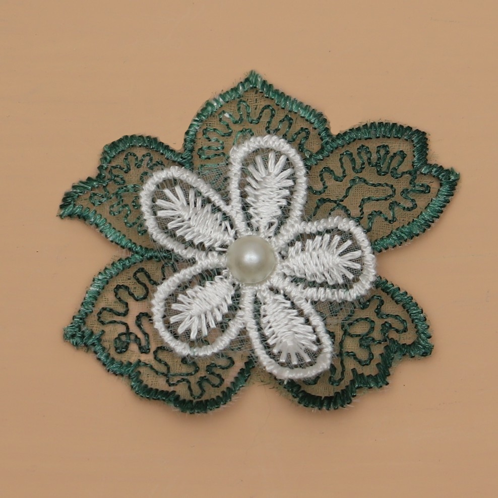 Deuxième essai fleur dentelle vert forêt