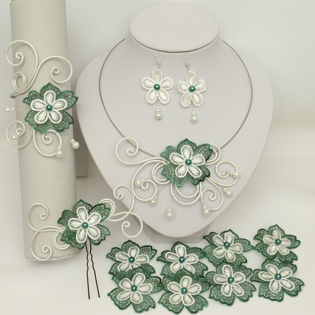 Parure mariage complète en dentelle vert forêt sur fil aluminium