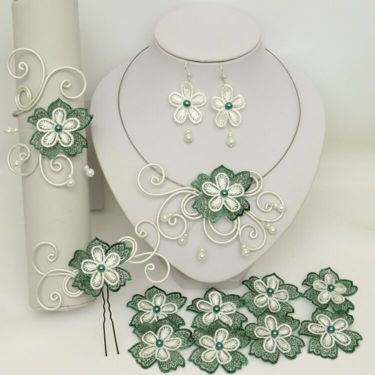Parure mariage complète en dentelle vert forêt sur fil aluminium