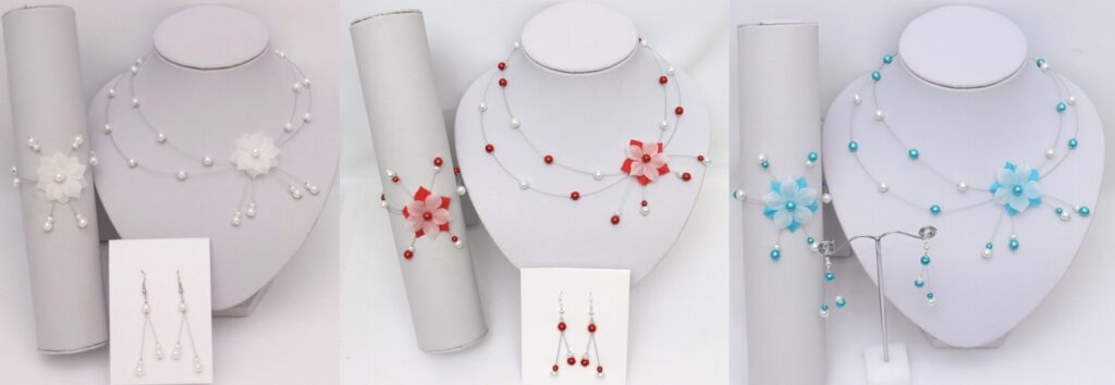 Comparatif parures mariage fleur soie blanc, turquoise et rouge sur bustes.