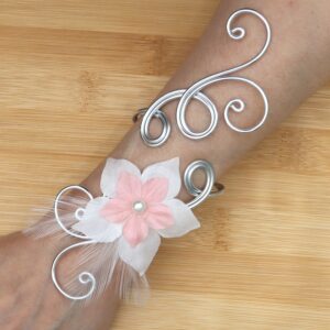 Bracelet de mariage fleur blanc rose plumes