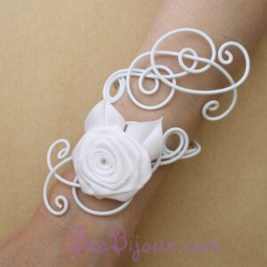 Bracelet de mariage tout blanc BRA325 en aluminium et rose de satin faite main.