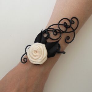 Bracelet mariage ivoire et noir BRA325 fils aluminium noirs.