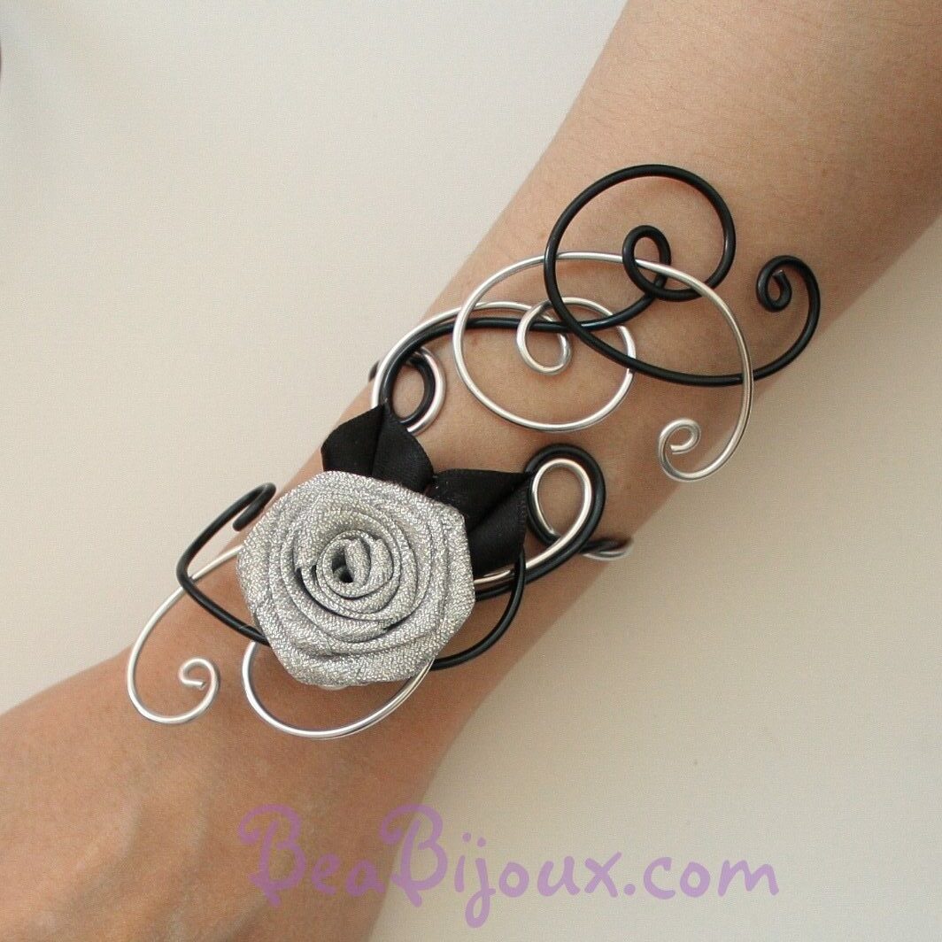 Bracelet de cérémonie argent et noir BRA325 rose satin gris argenté.