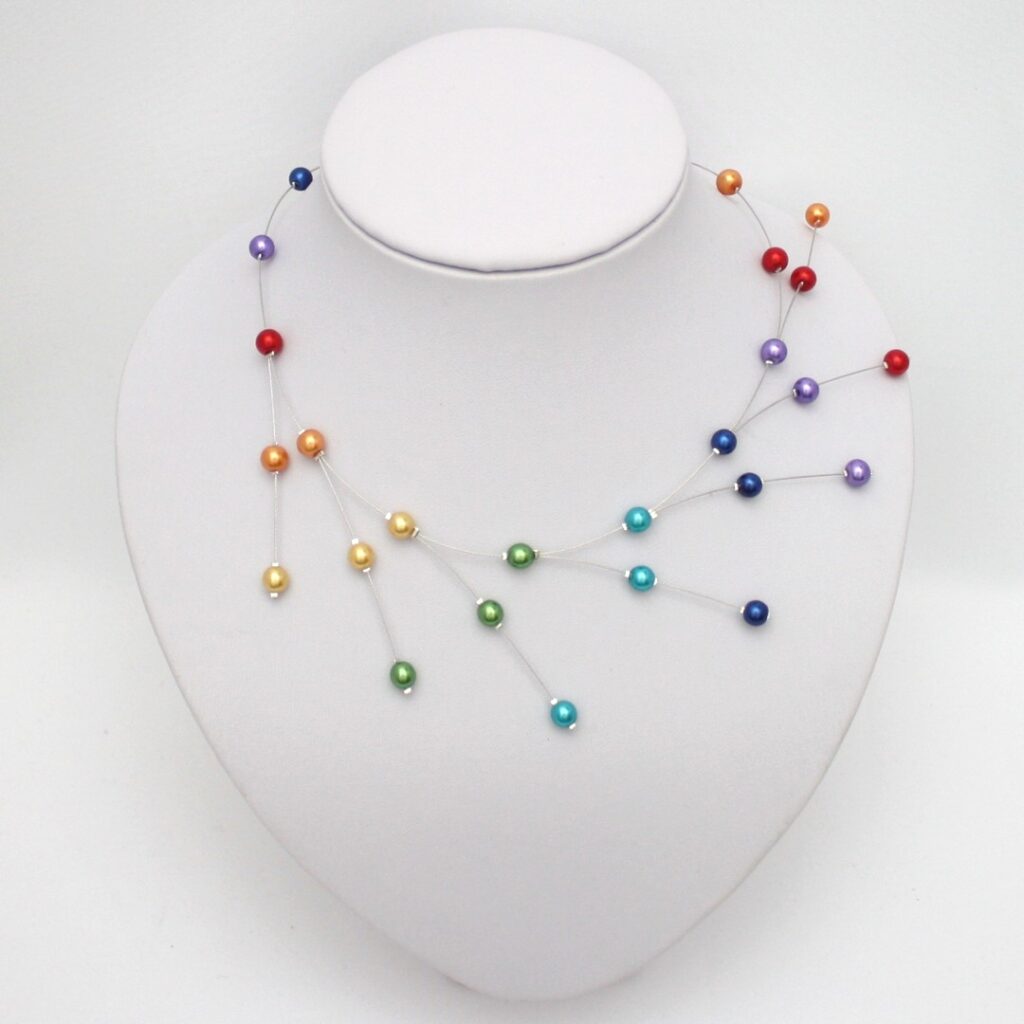 Collier de mariage asymétrique aux couleurs de l'arc-en-ciel