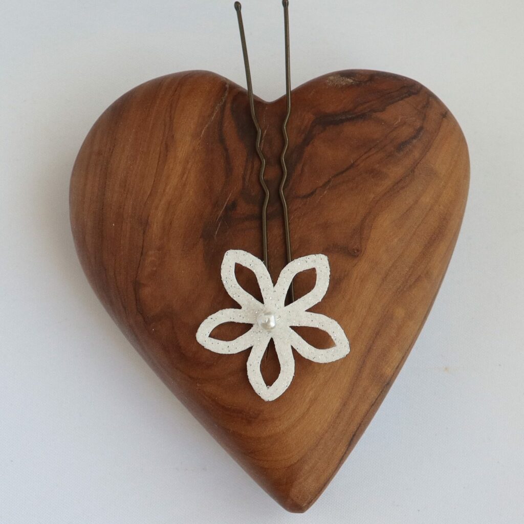 Épingle à cheveux fleur blanche pailletée ajourée EP365 création Béabijoux.