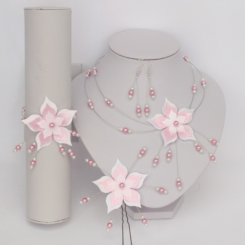 Bijoux mariage personnalisés blanc et rose satin